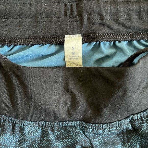 Lululemon Athletica Black and Blue Athletic Shorts - Picture 5 of 5